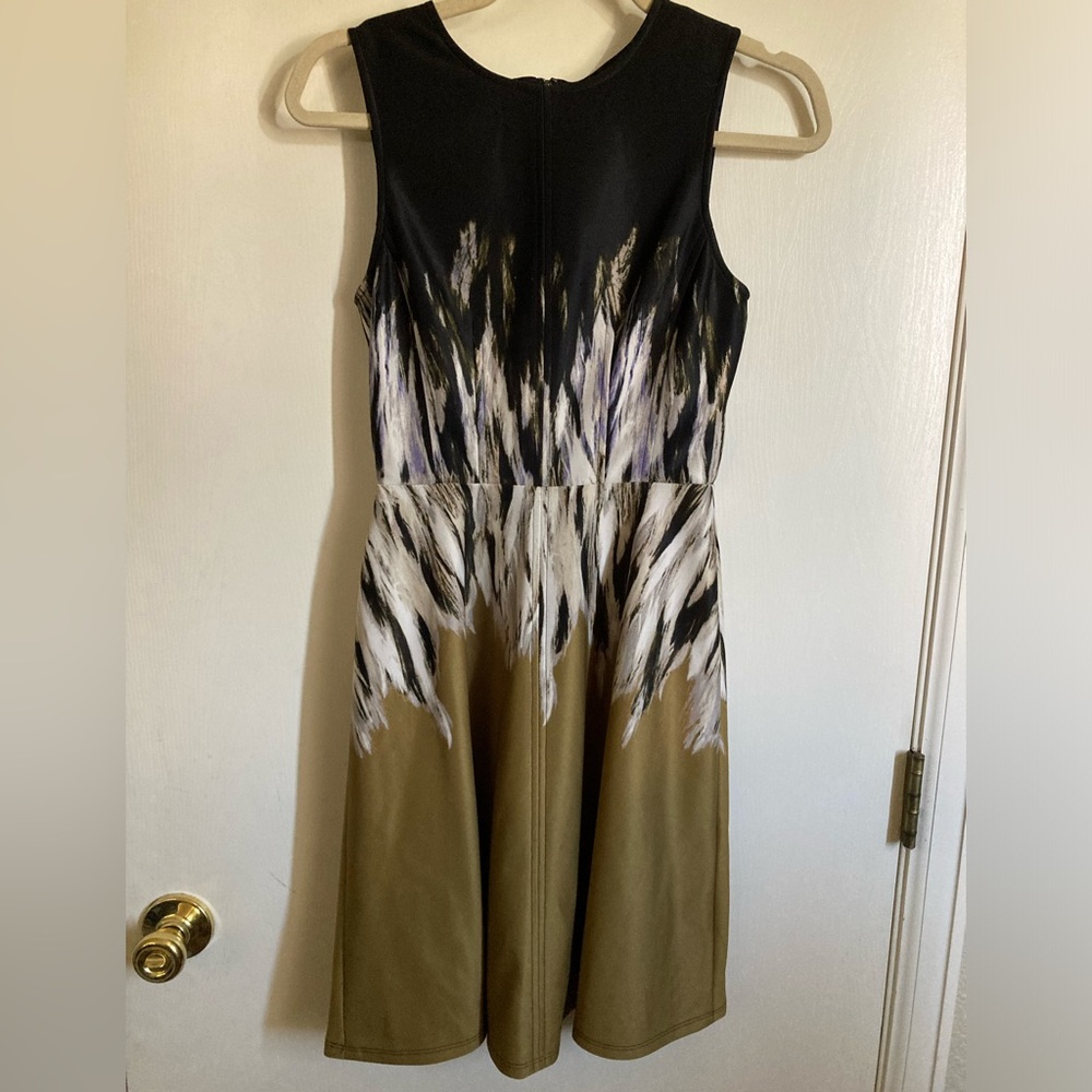 *Vince Camuto Black Gold Abstract Feather Print Size 2 Fit & Flare Dress #R
